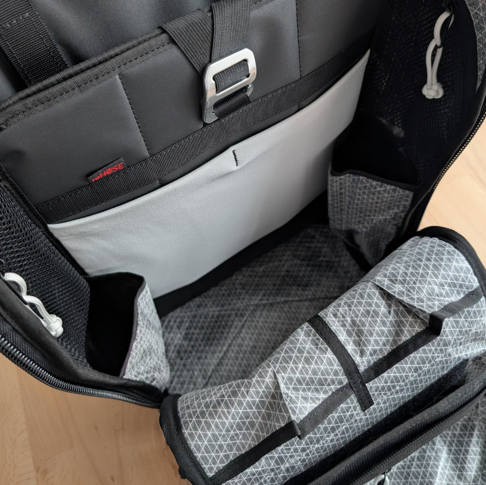 BUDDY 22 Neo ULTRA - Black/White + BLAZE 2 laptop sleeve