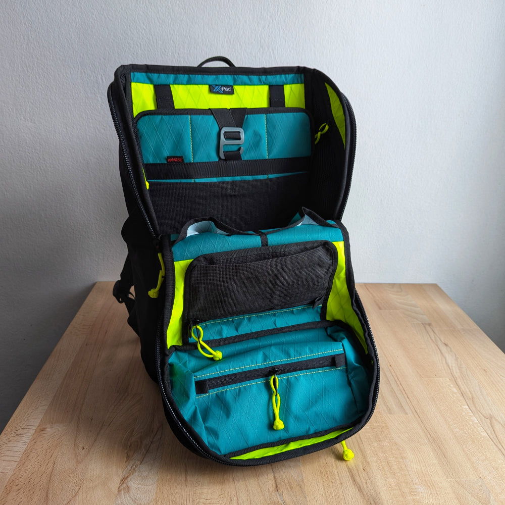 BUDDY 22 Neo - Black/Cadmium green/Hot lime + BLAZE 2 laptop sleeve