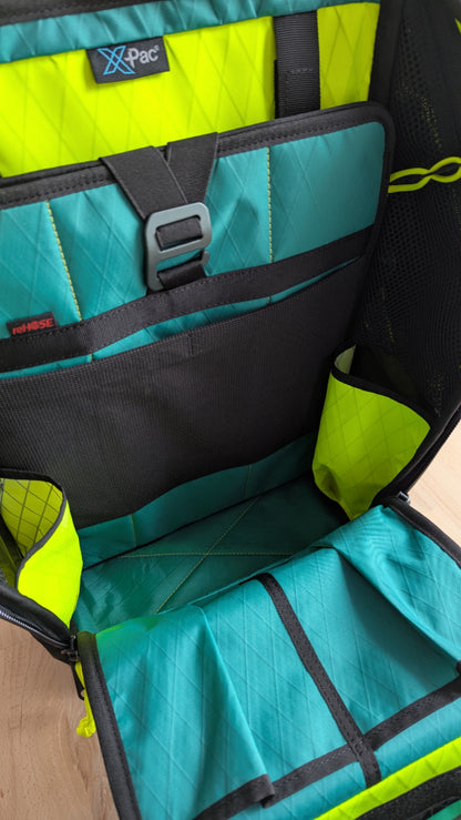 BUDDY 22 Neo - Black/Cadmium green/Hot lime + BLAZE 2 laptop sleeve