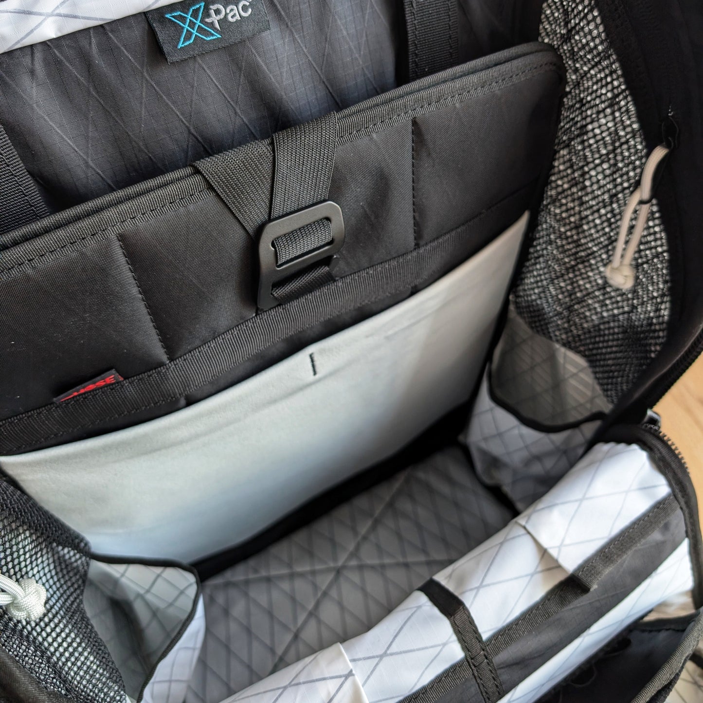 BUDDY 22 Neo - Silver/Black/White + BLAZE 2 laptop sleeve + MUTE Velcro cover