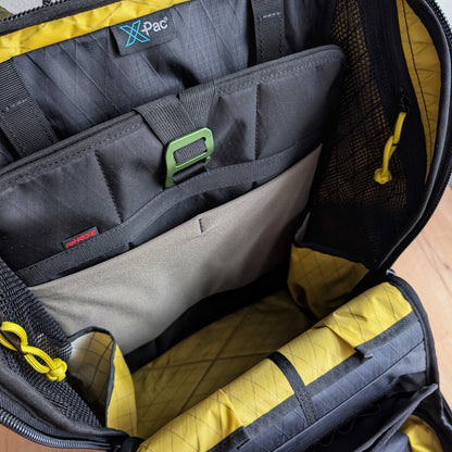 BUDDY 22 Neo - Olive green/Black/Bamboo + BLAZE 2 laptop sleeve