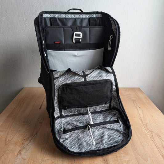 BUDDY 22 Neo ULTRA - Black/White + BLAZE 2 laptop sleeve