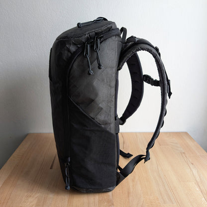 BUDDY 22 Neo ULTRA - Black/White + BLAZE 2 laptop sleeve