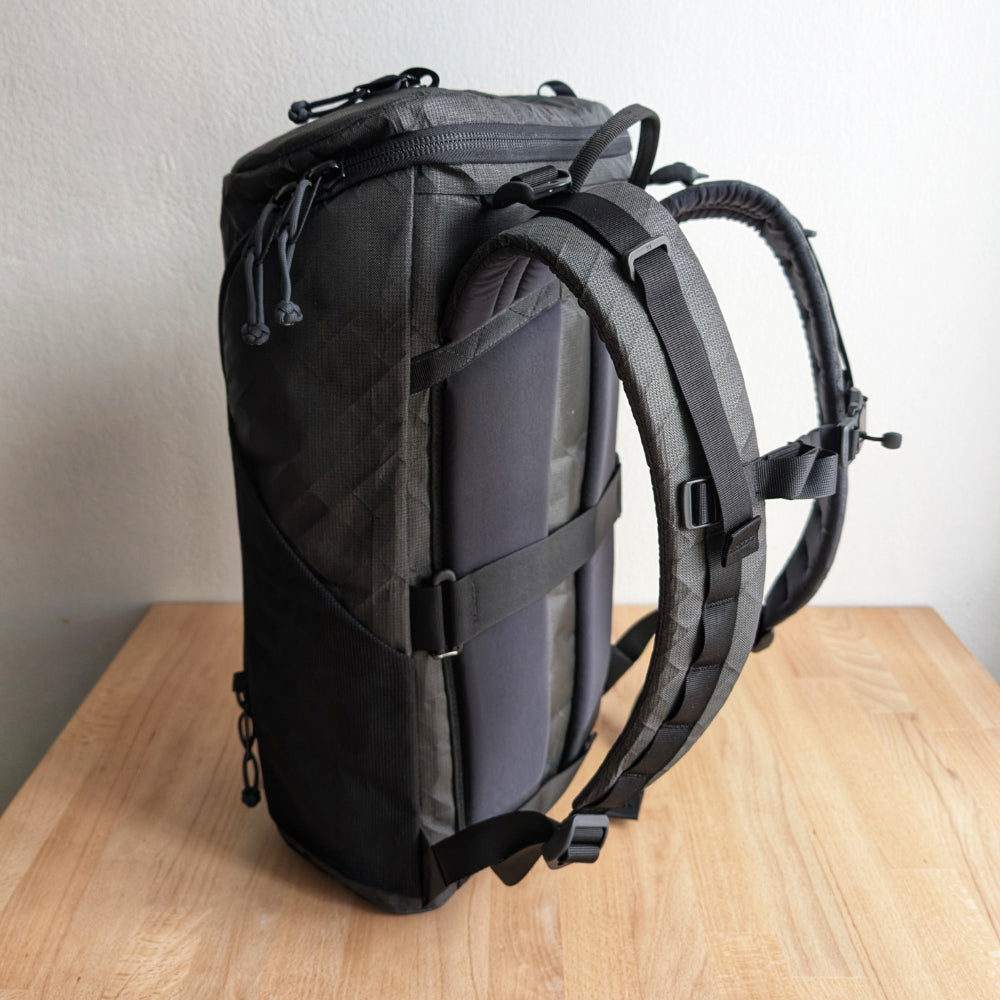 BUDDY 22 Neo ULTRA - Black/White + BLAZE 2 laptop sleeve