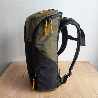 BUDDY 22 Neo - Olive/Blackl/Navy/Cadmium green + BLAZE 2 laptop sleeve + MUTE Velcro cover