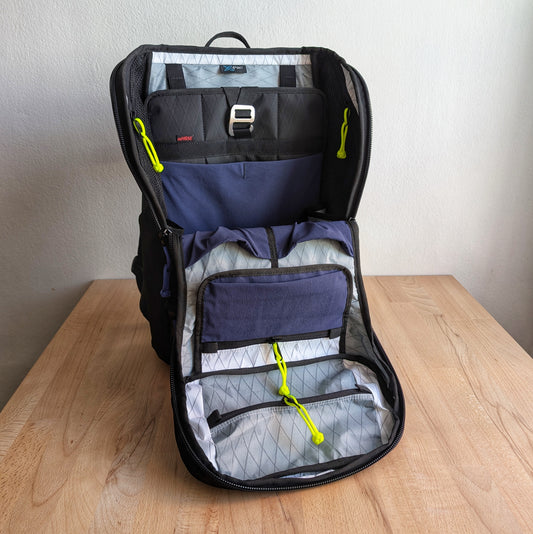 BUDDY 22 Neo - Black/Silver/White + BLAZE 2 laptop sleeve + MUTE Velcro cover