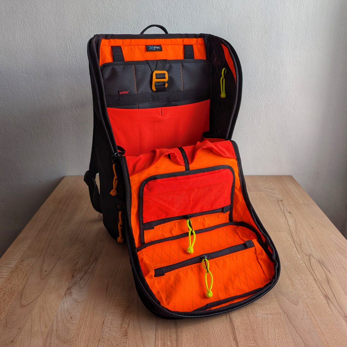 BUDDY 22 Neo - Blackl/Hot orange + BLAZE 2 laptop sleeve