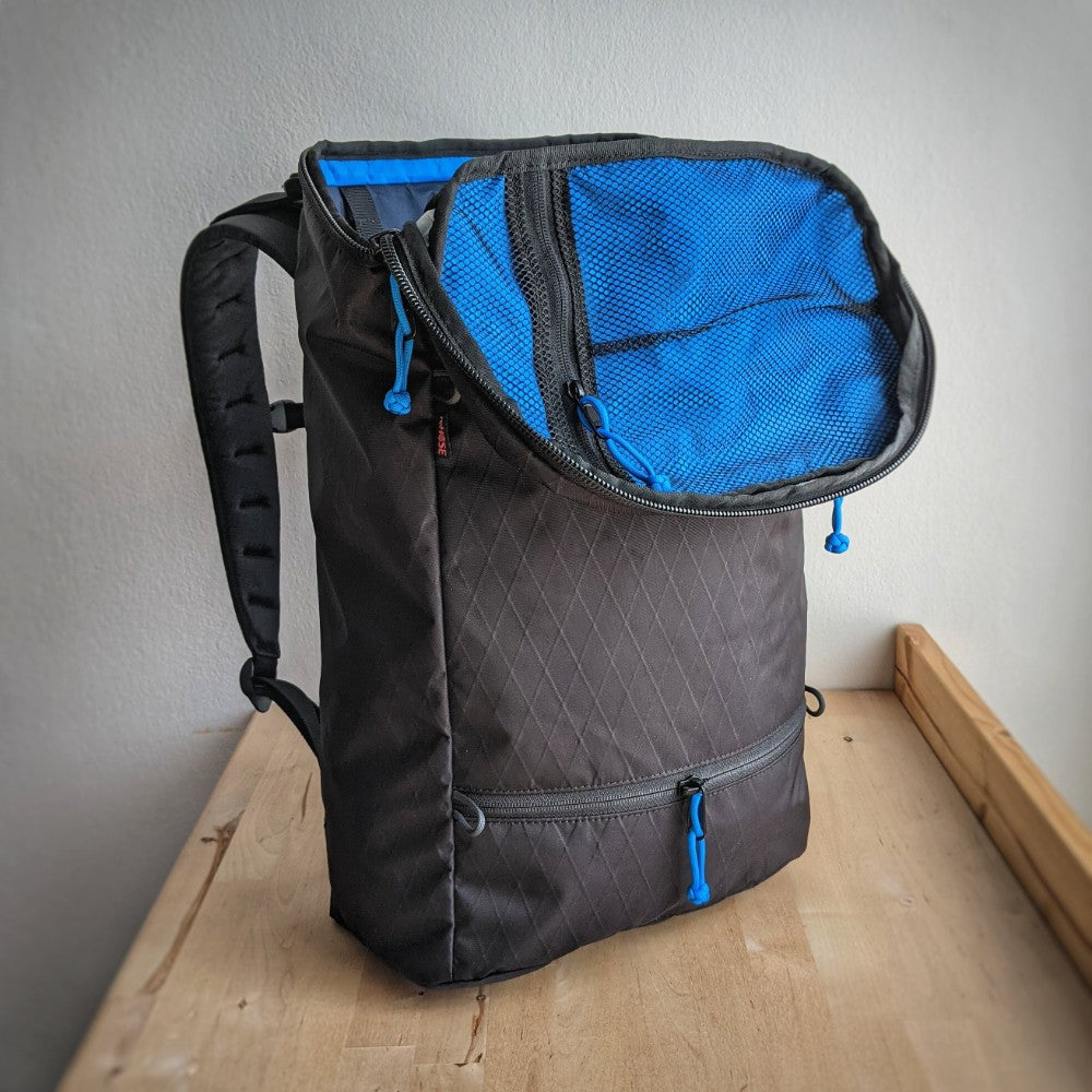 BARREL 30 - durable top loading backpack