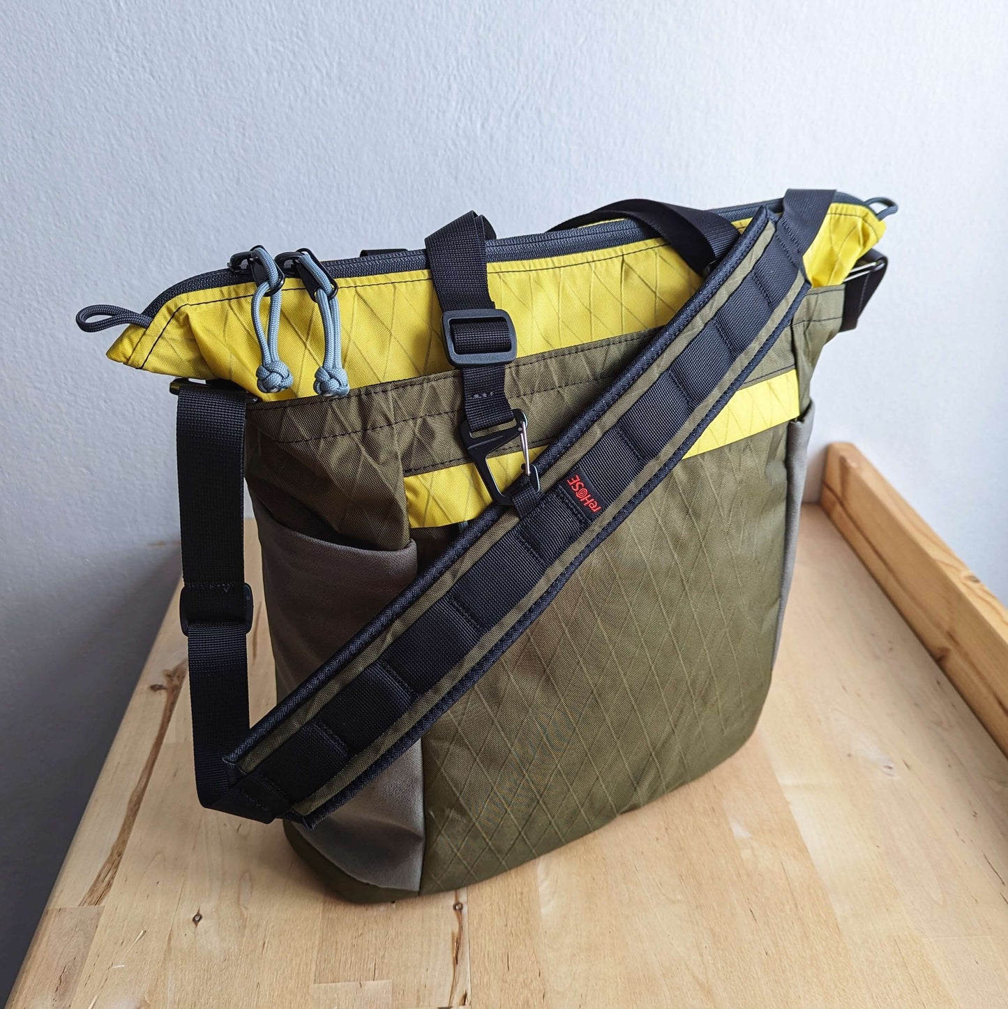 DRAG 2 - Olive/Bamboo - tote bag