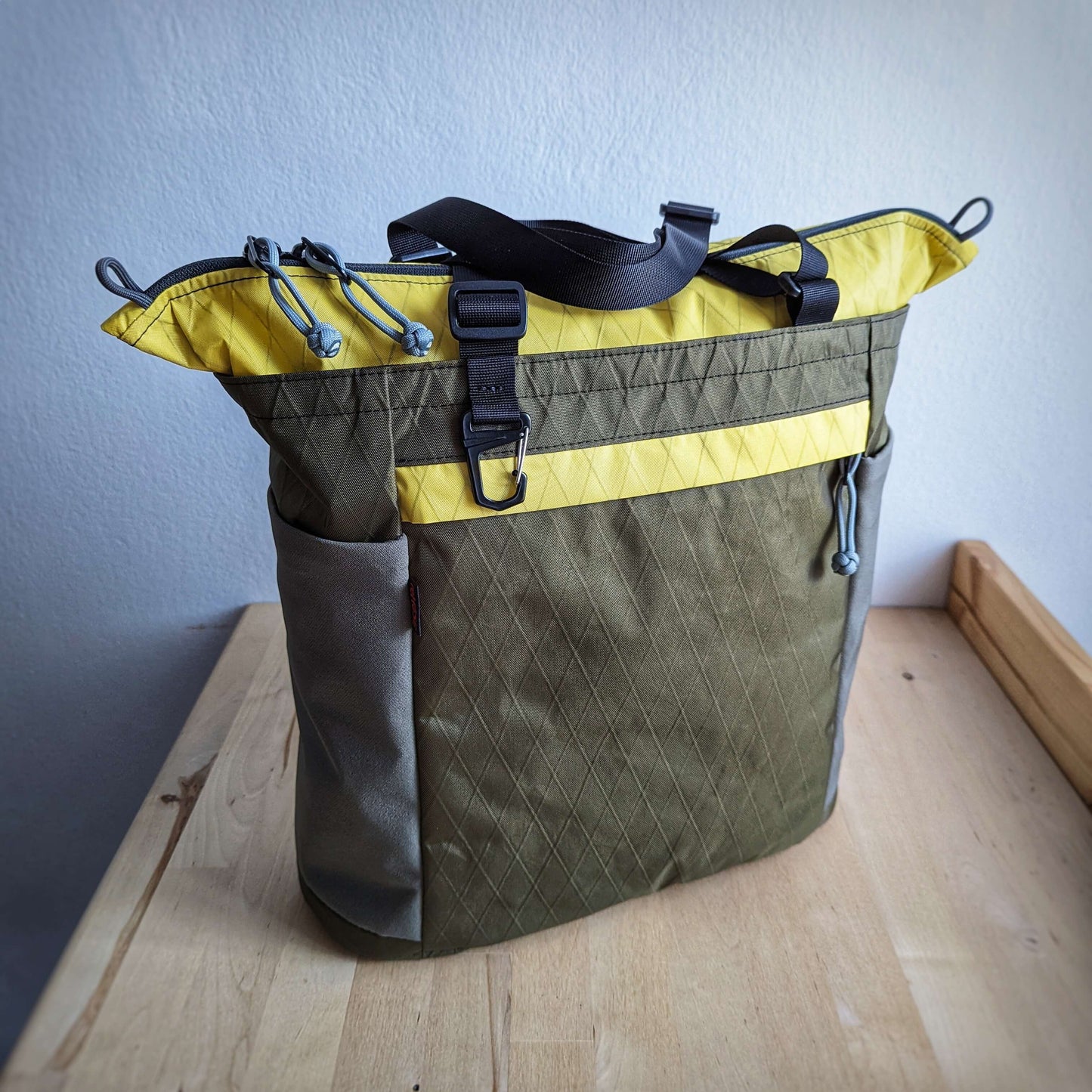 DRAG 2 - Olive/Bamboo - tote bag