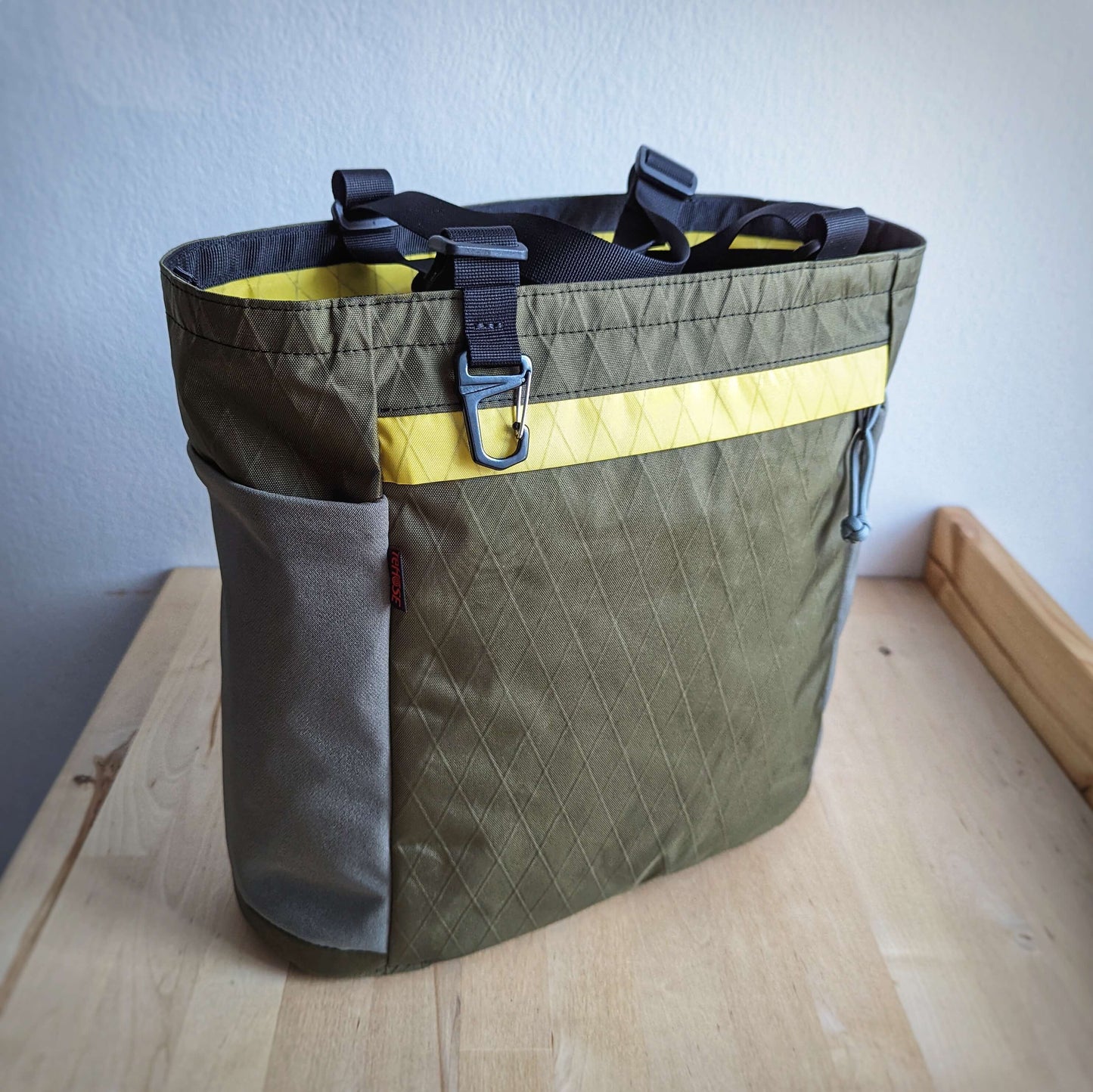 DRAG 2 - Olive/Bamboo - tote bag