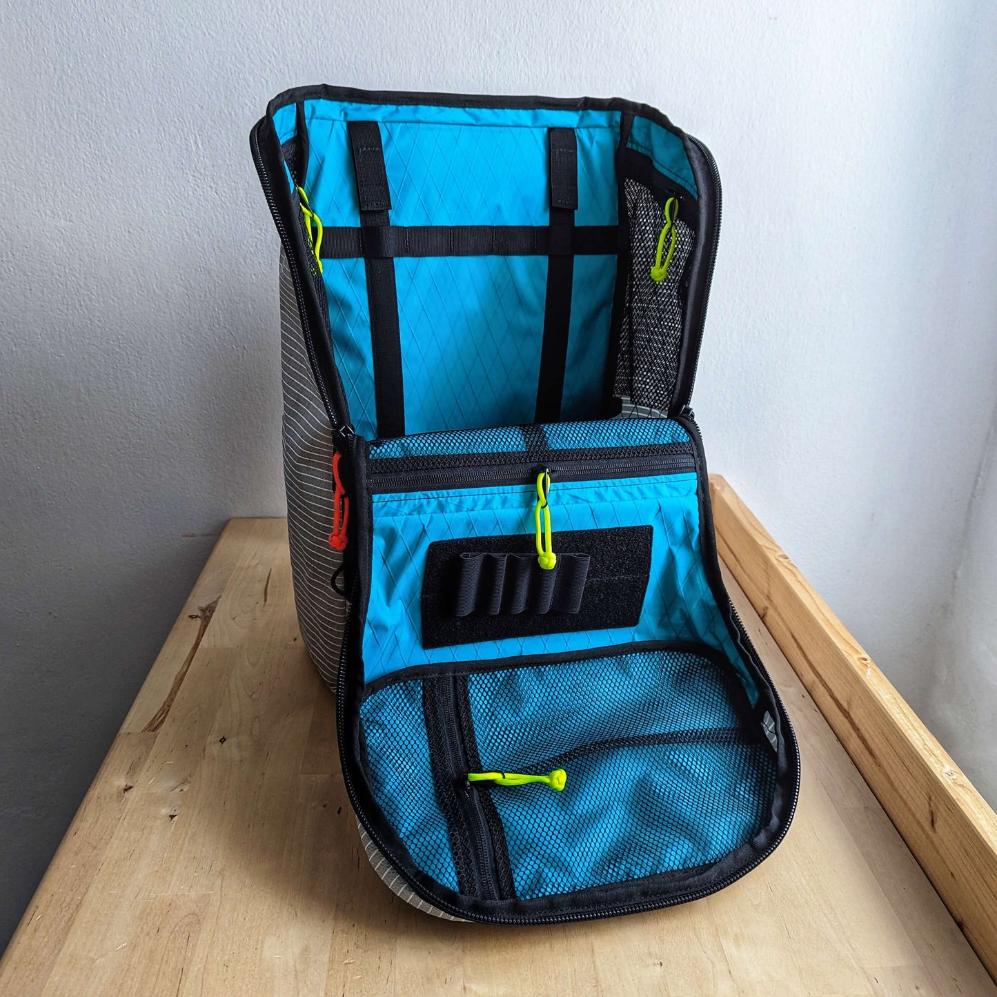BUDDY 30 - travel backpack - UVX40